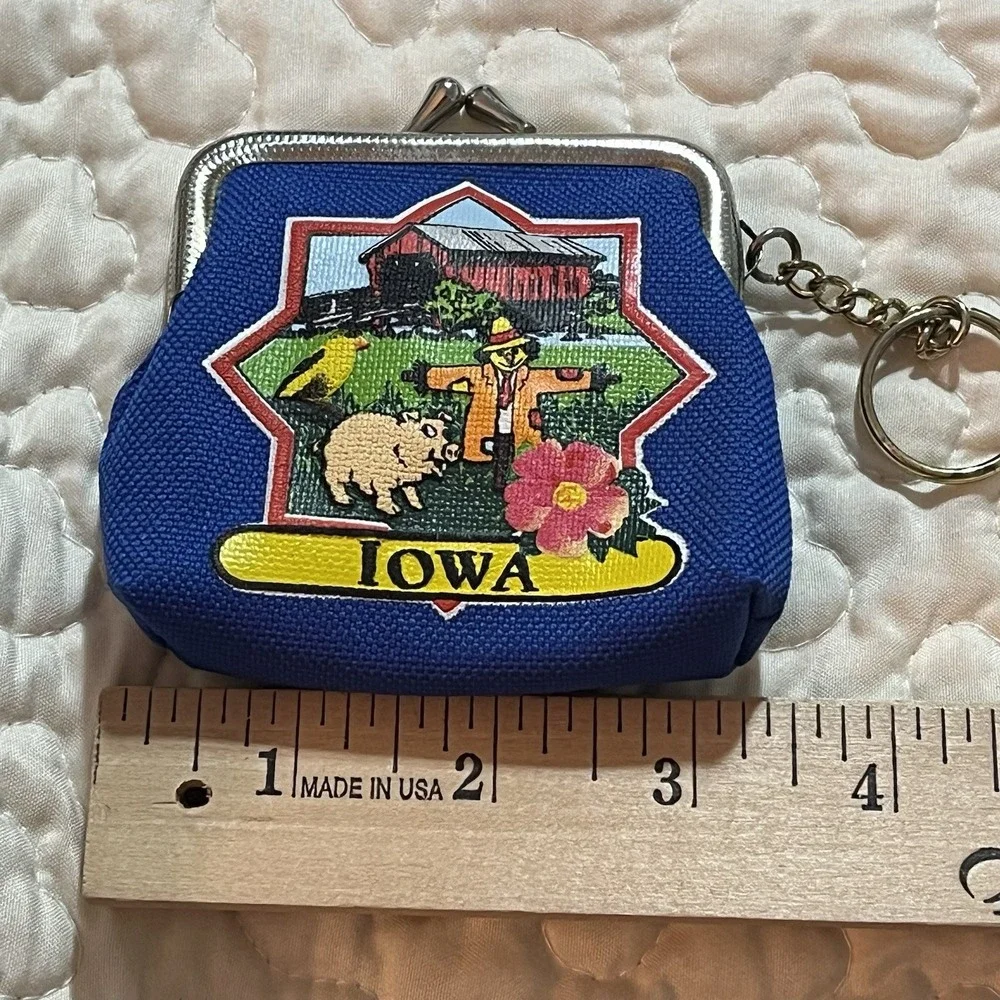 Vintage IOWA Coin Purse Keychain Keyring Change Purse Kiss Clasp Souvenir Gift